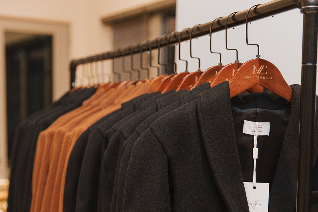 Wool Coat vs. Trench Coat: Choosing the Pillars of a Permanent Wardrobe